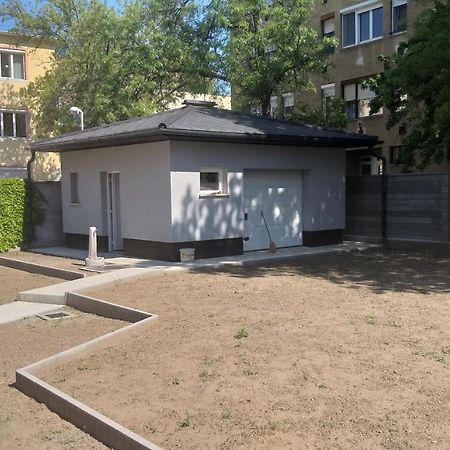 Karpatia Vendeghaz 1201 ブダペスト エクステリア 写真